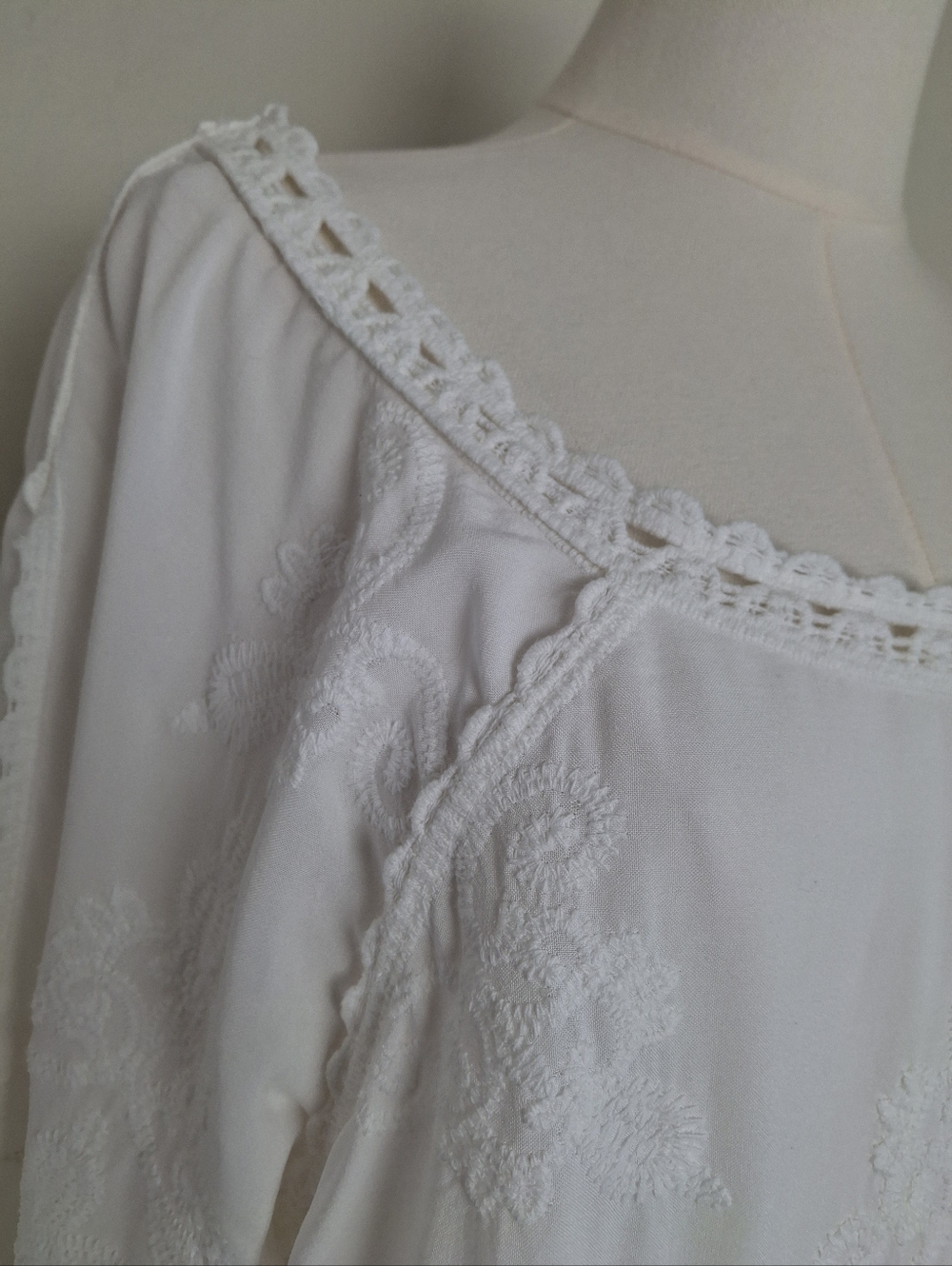 Democracy Boho White Embroidered Lace Bell Sleeve Top - Picture 5 of 12